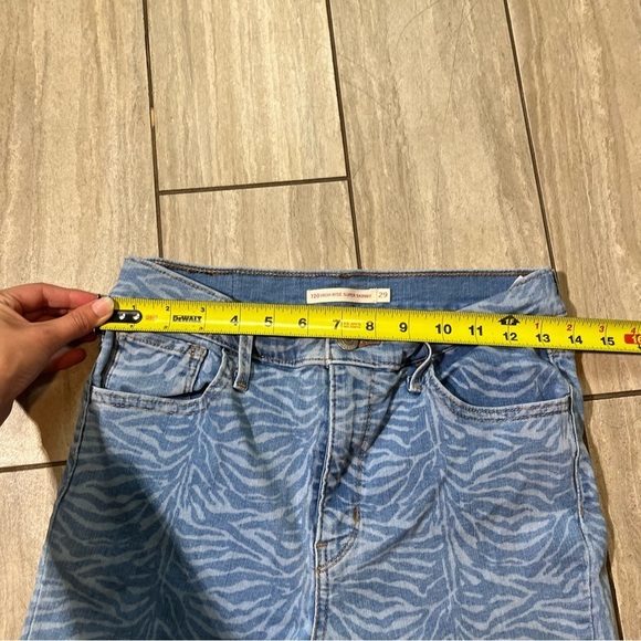 Levi's 720 Womens Light Wash Zebra-Print High-Rise Jeans Size 29 - Picture 8 of 9